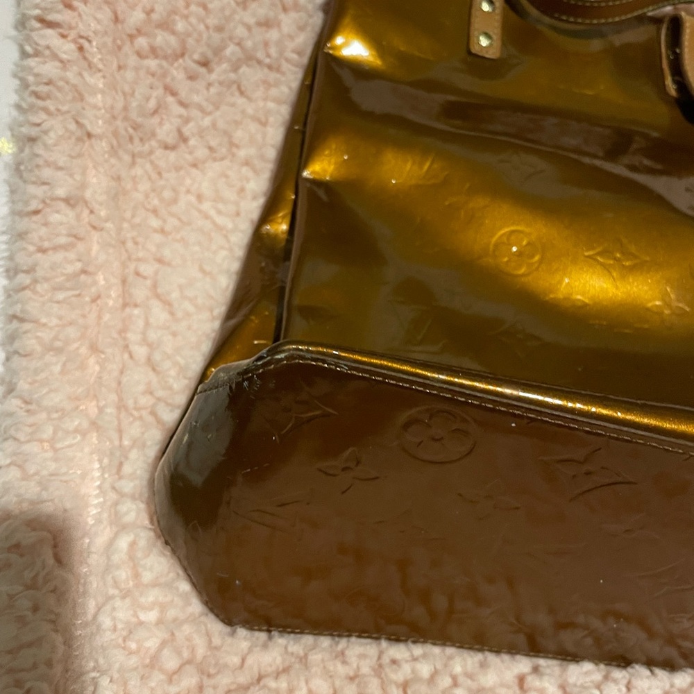 LOUIS VUITTON TOTE.. BRONZE VERNIS DESIGN. GREAT BAG Stored in a dust bag. - Picture 3 of 11